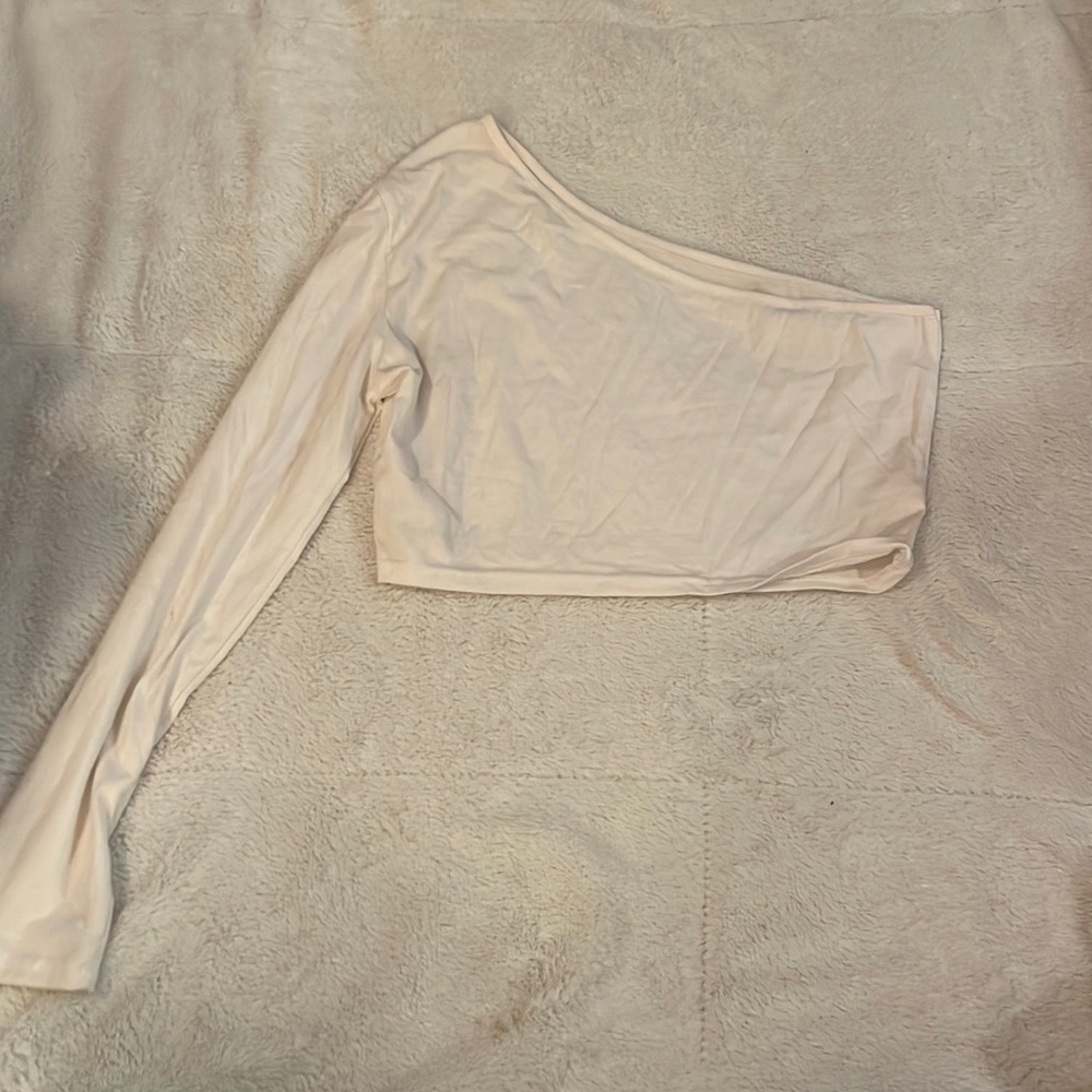 Off the shoulder crop top single long sleeve